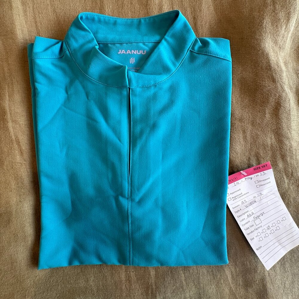 Jaanuu Women's ARIS OVERSIZE Scrub Top - AQUA
